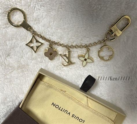 lv m65111|LOUIS VUITTON Key ring holder chain Bag Charm Fleur De .